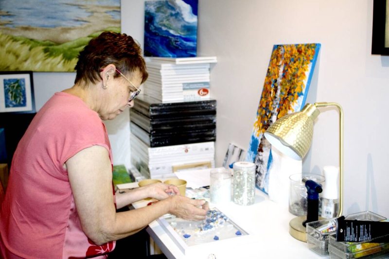 Barbara Morris: Transforming Sea Glass into Ocean Art – Victoria Artist Shines A Light On The Ocean With Crushed Glass Art Victoria artist shines a light on the ocean with crushed glass art - Barbara Morris: Transforming Sea Glass into Ocean Art - Victoria Artist Shines A...