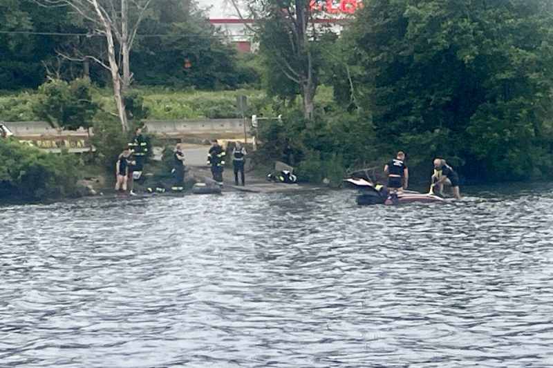 Mystery SUV Found Submerged in Long Lake During Practice – SUV Enters The Water Interrupting Rowing Practice At Nanaimo’s Long Lake SUV enters the water interrupting rowing practice at Nanaimo’s Long Lake - Mystery SUV Found Submerged in Long Lake During Practice - SUV Enters The Water...