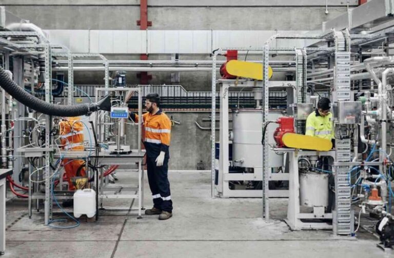 Australian Innovator Secures $45M Grant for EV Battery Tech – Game Changer For EVs? Australian Battery Pioneer Lands $45m Grant For Silicon Anode That Boosts Energy Density